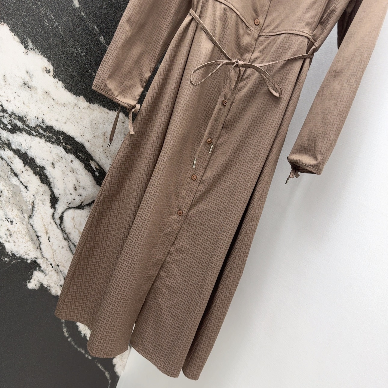 “Fall New H-Winded Women’s Clothing with Precision Design for Positioning and Pressure Treatment” - 图片 5