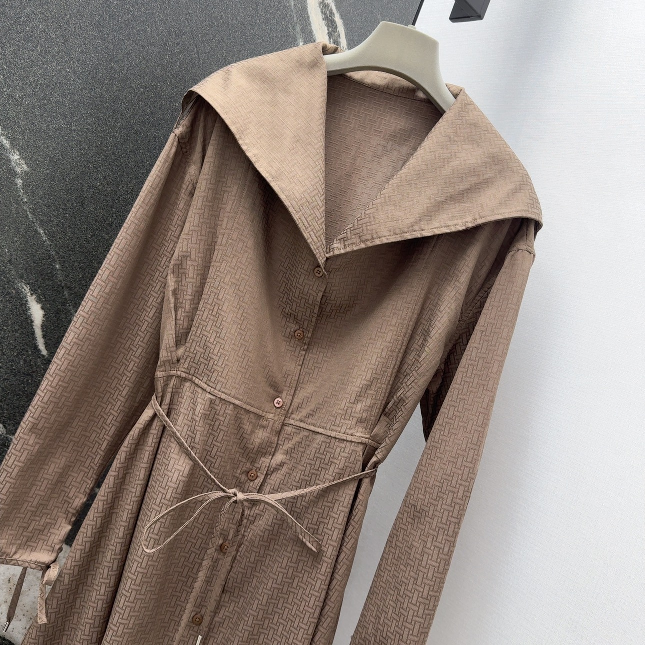 “Fall New H-Winded Women’s Clothing with Precision Design for Positioning and Pressure Treatment” - 图片 3