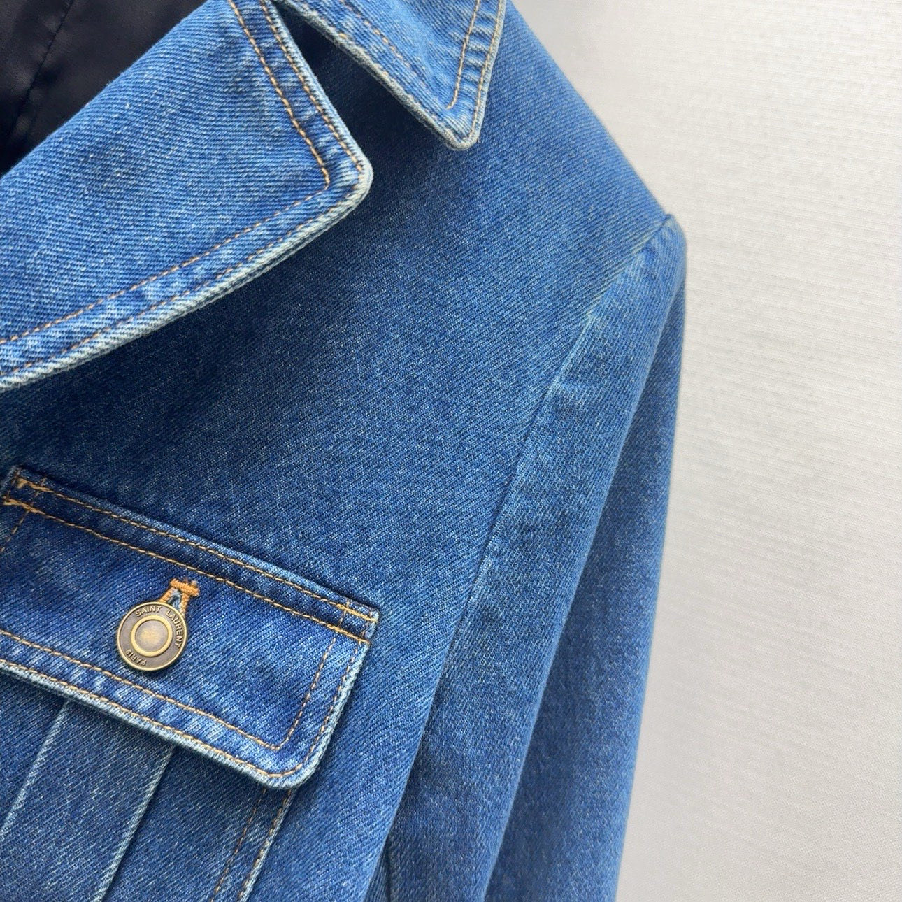 Title: Fashion Outfit: SLP Dress, Cowboy Jacket, Four-Port Bag, Custom Jeans, and Belt. - 图片 3