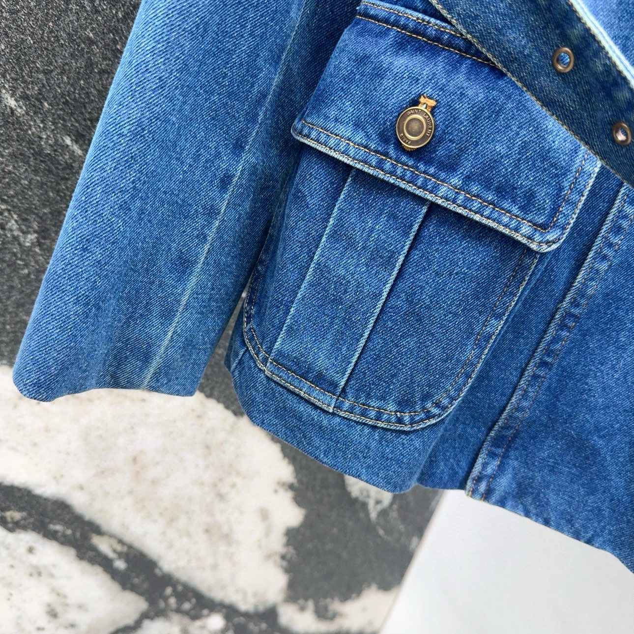 Title: Fashion Outfit: SLP Dress, Cowboy Jacket, Four-Port Bag, Custom Jeans, and Belt. - 图片 6