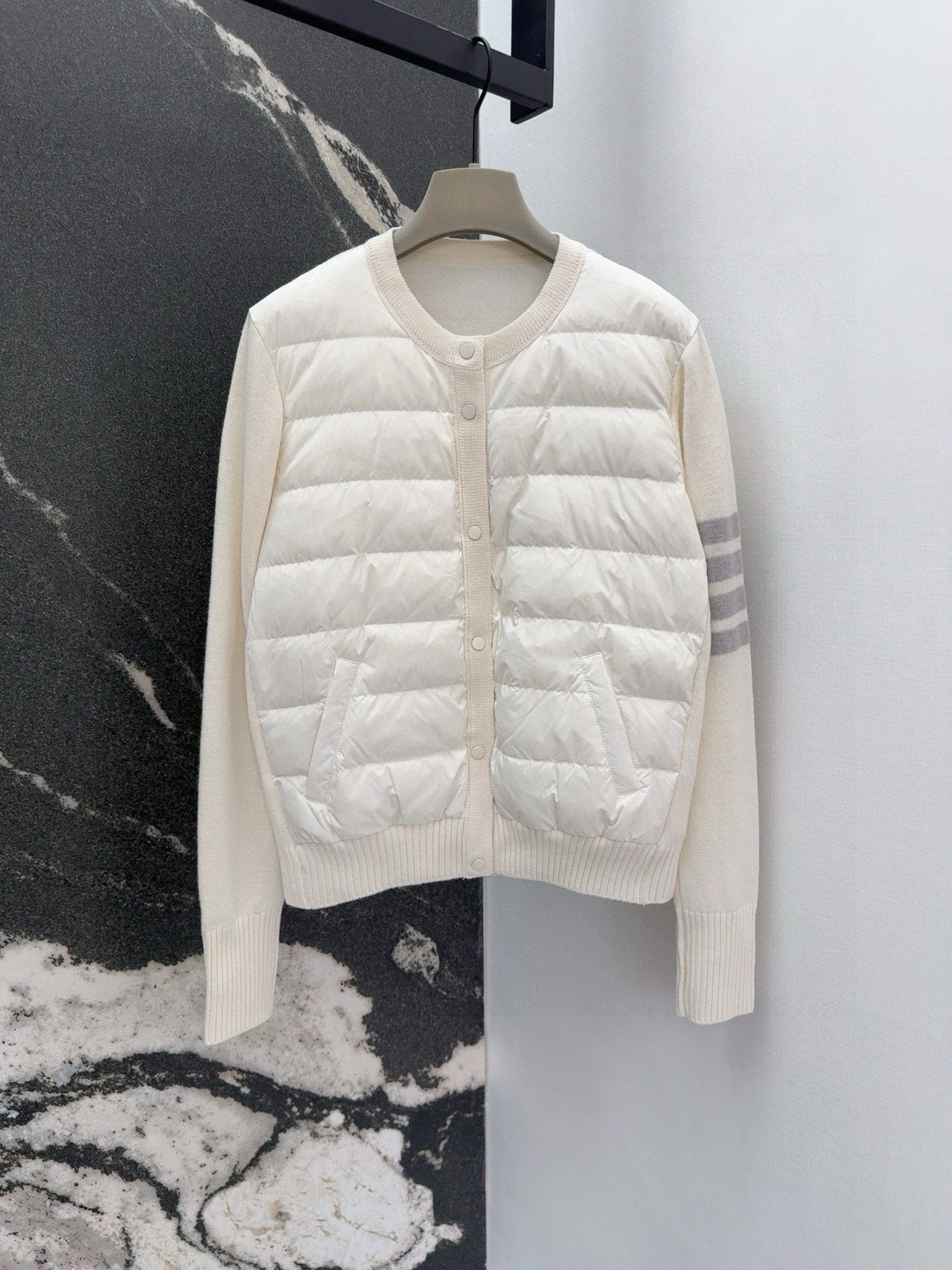 “Women’s One-Size-Fits-All Suit with Dust-Proof Bag and Self-Heating Warmer – Winter Collection” - 图片 1