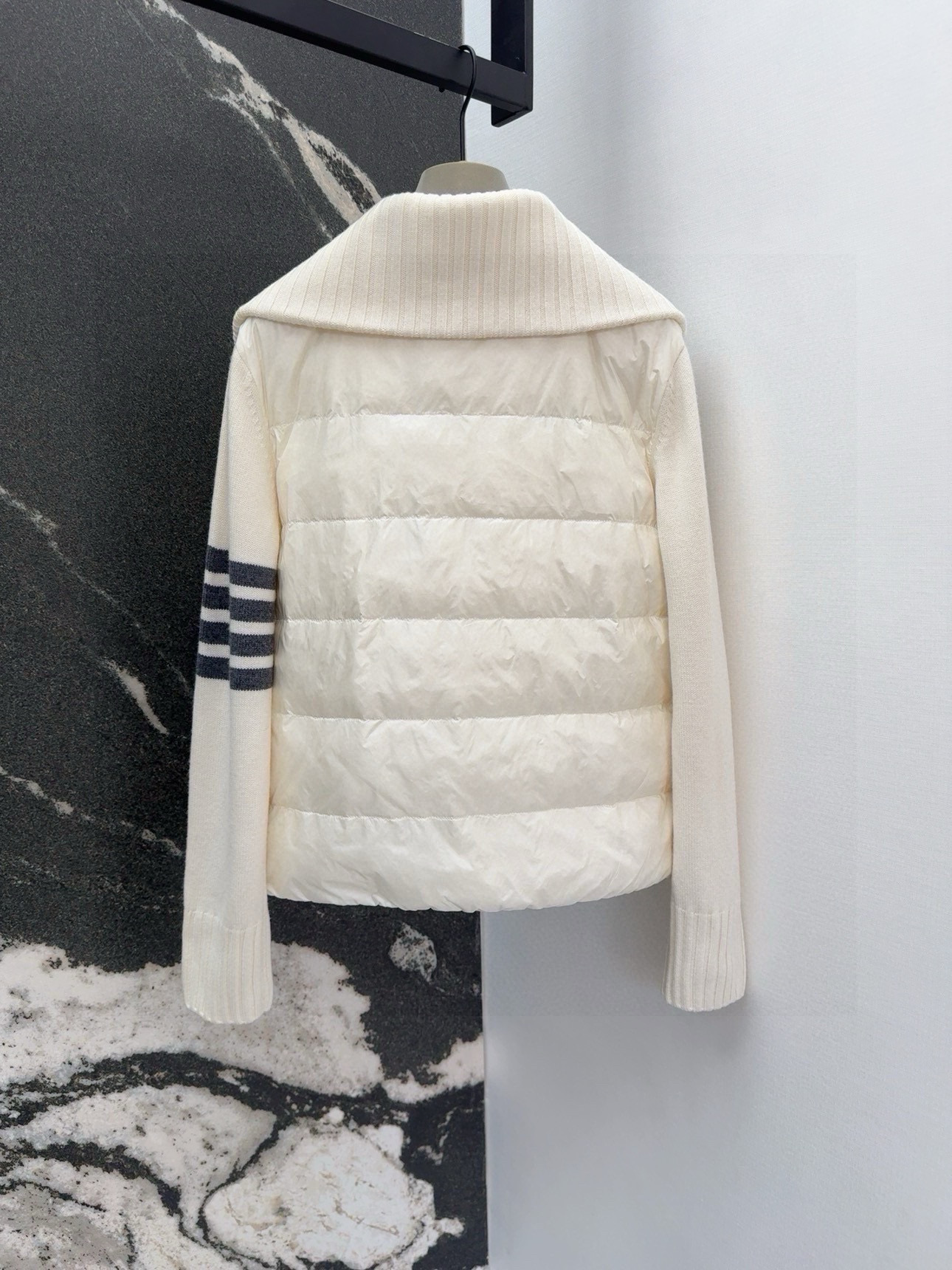 Luxurious and Functional P1176 Wool Puddle Outfit with Self-Heating and Elegant Design – National Flag Collection - 图片 9