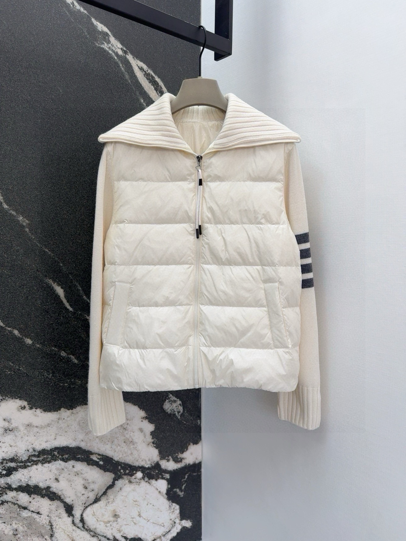 Luxurious and Functional P1176 Wool Puddle Outfit with Self-Heating and Elegant Design – National Flag Collection - 图片 1