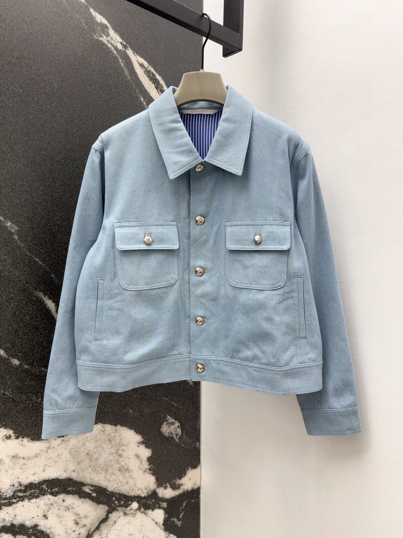 Title: Stylish TB 25SS Striped Female Clothes Summary Summary: High-quality, bold female clothing with a striking striped design, perfect for daily wear in various sizes. - 图片 1