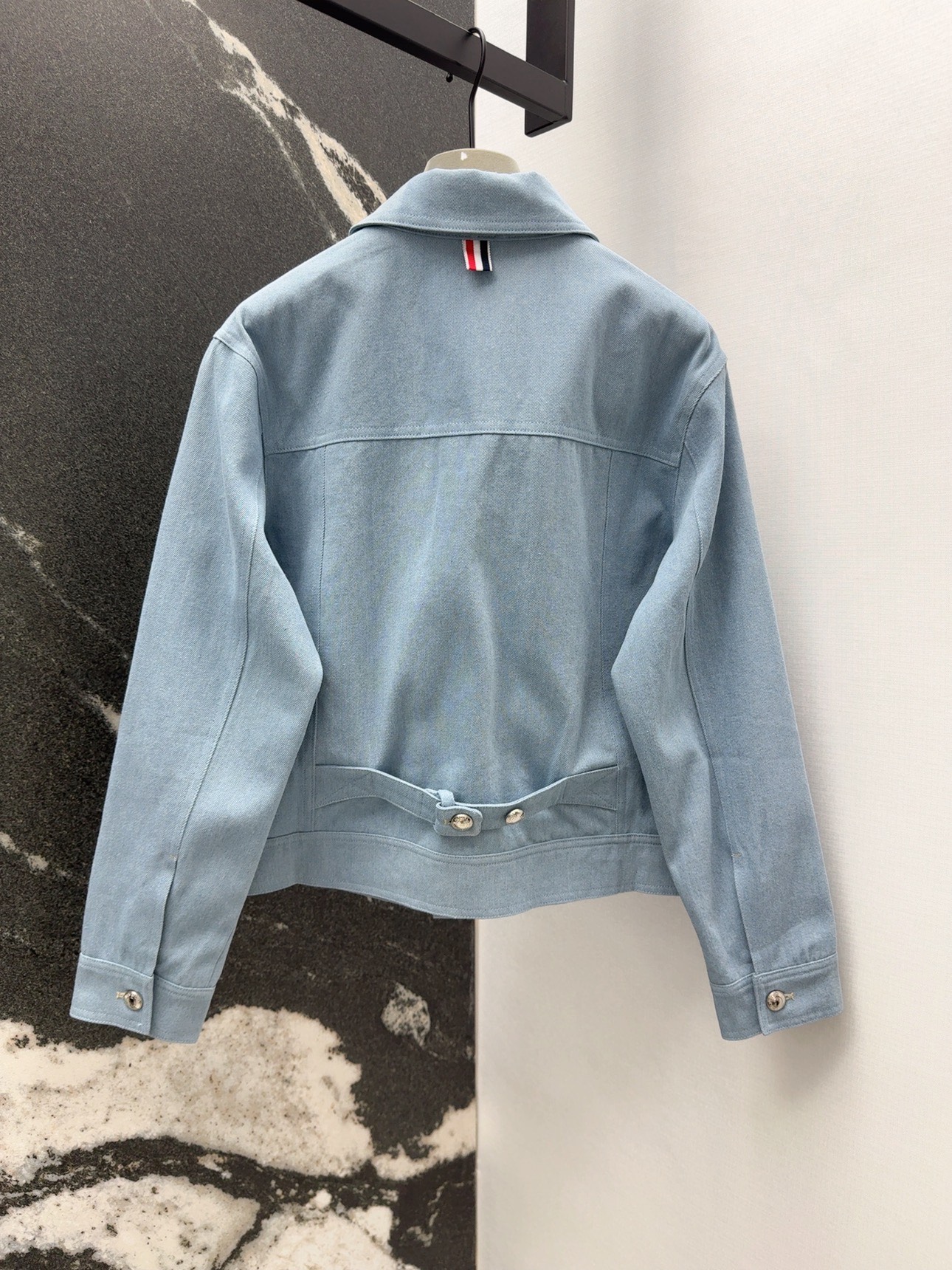Title: Stylish TB 25SS Striped Female Clothes Summary Summary: High-quality, bold female clothing with a striking striped design, perfect for daily wear in various sizes. - 图片 8