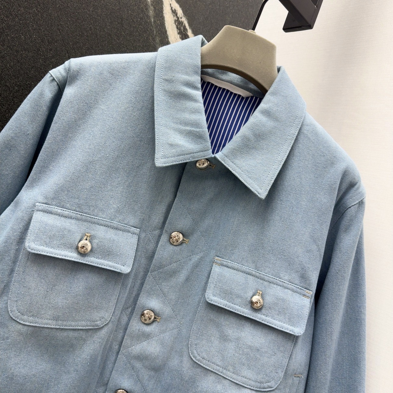 Title: Stylish TB 25SS Striped Female Clothes Summary Summary: High-quality, bold female clothing with a striking striped design, perfect for daily wear in various sizes. - 图片 3