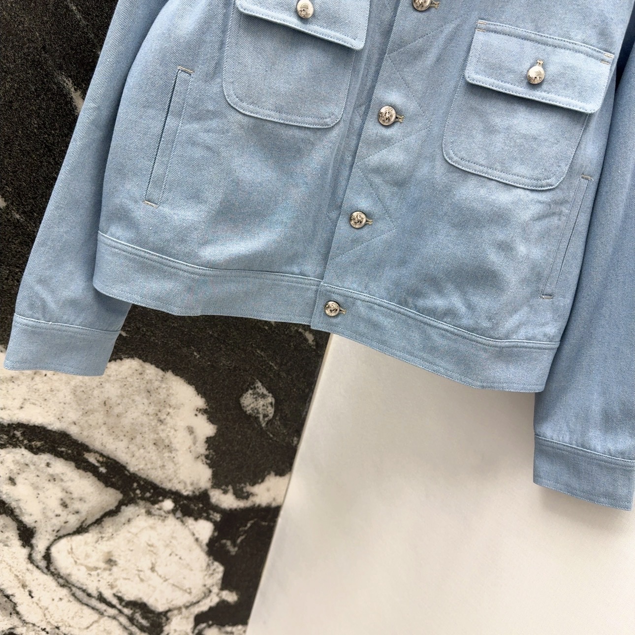 Title: Stylish TB 25SS Striped Female Clothes Summary Summary: High-quality, bold female clothing with a striking striped design, perfect for daily wear in various sizes. - 图片 5