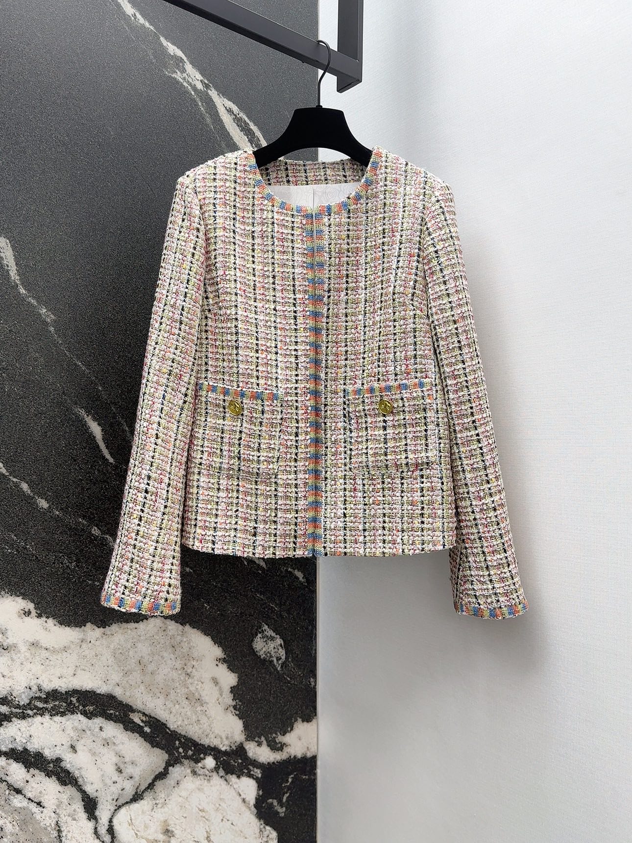 Elegant Chanel-Style Tweed Jacket - Timeless Design, Perfect for Any Occasion