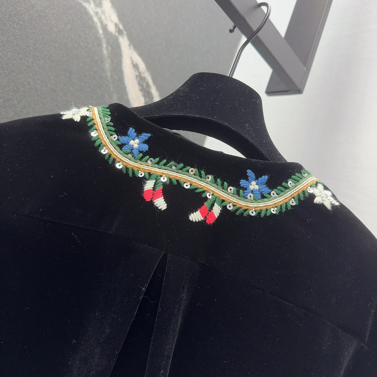VLTN Velvet Embroidered Blazer - Elegant V-Neck Floral Applique Jacket 9 i1759904164596 6806 0 8