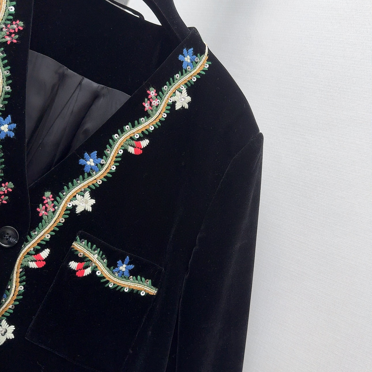VLTN Velvet Embroidered Blazer - Elegant V-Neck Floral Applique Jacket 4 i1759904164597 5892 0 3