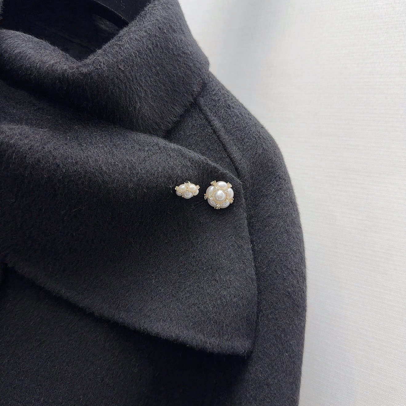 Elegant Wool Blend Cape Coat with Pearl Buttons - Chic Winter Style 5 i1759904287556 7416 0 5