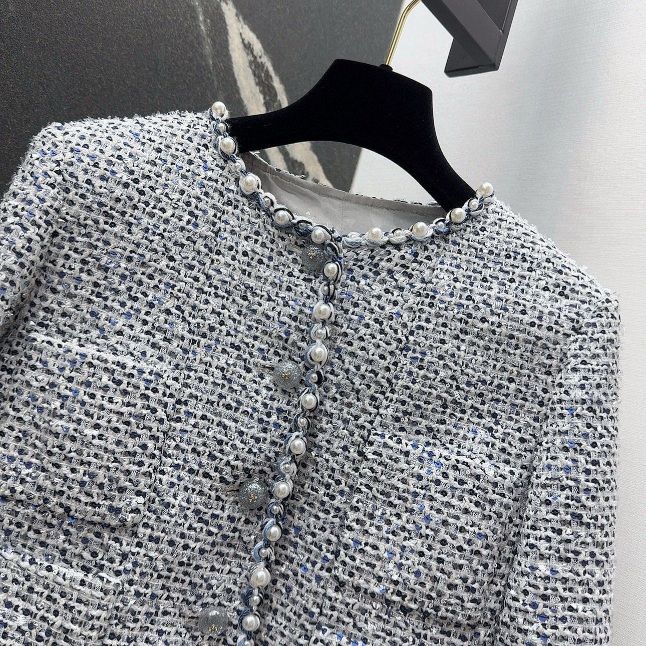 Elegant Tweed Jacket with Pearl Accents - Classic Style, Modern Chic 3 i1761019085842 8060 0 2