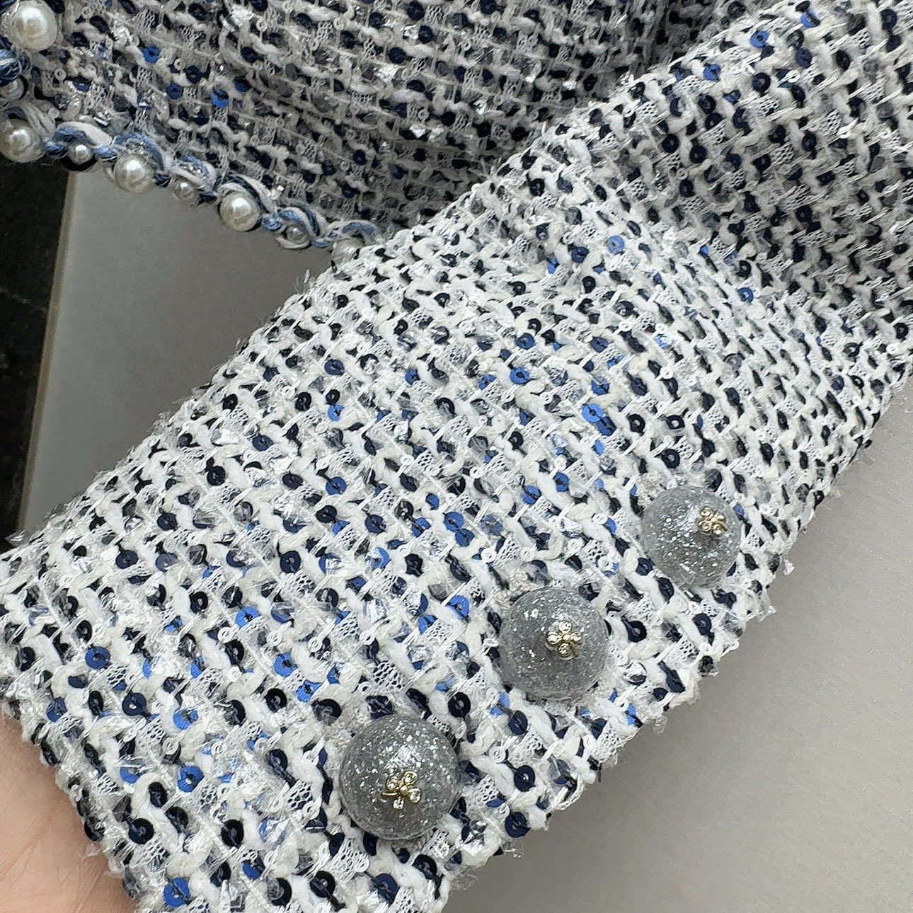 Elegant Tweed Jacket with Pearl Accents - Classic Style, Modern Chic 7 i1761019085946 9179 0 6