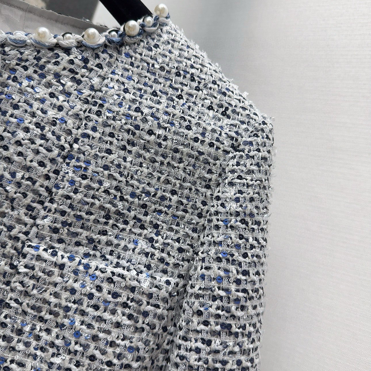 Elegant Tweed Jacket with Pearl Accents - Classic Style, Modern Chic 5 i1761019085952 8467 0 4