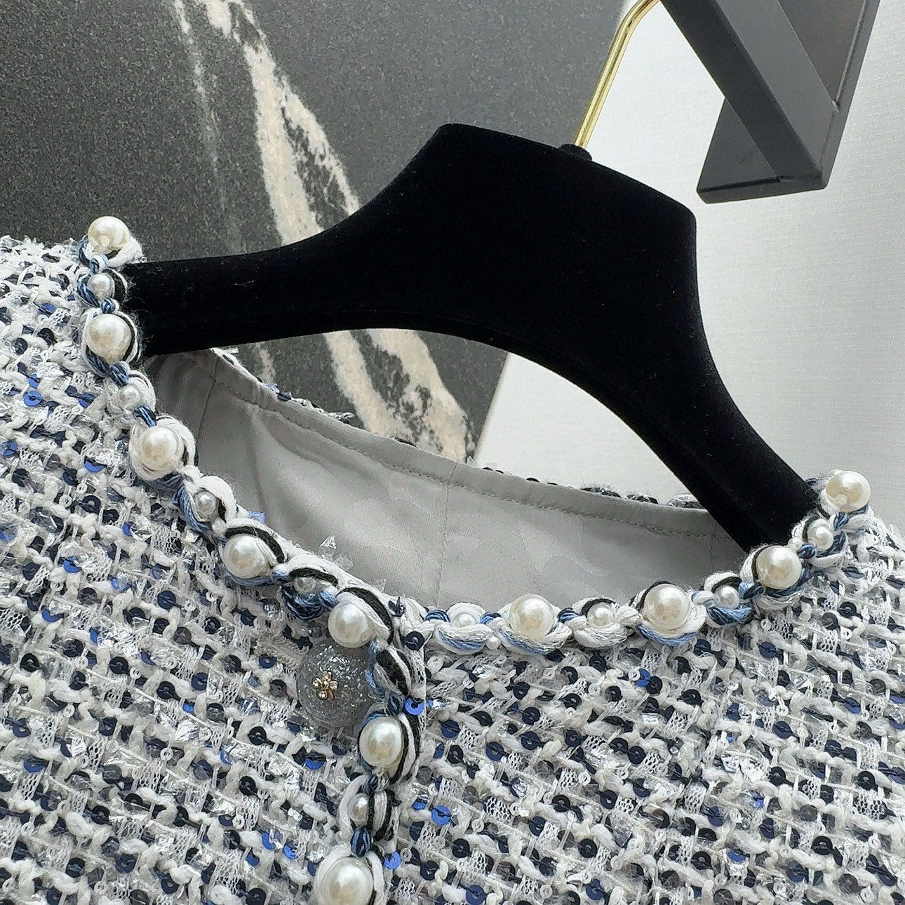 Elegant Tweed Jacket with Pearl Accents - Classic Style, Modern Chic 4 i1761019087662 2468 0 3