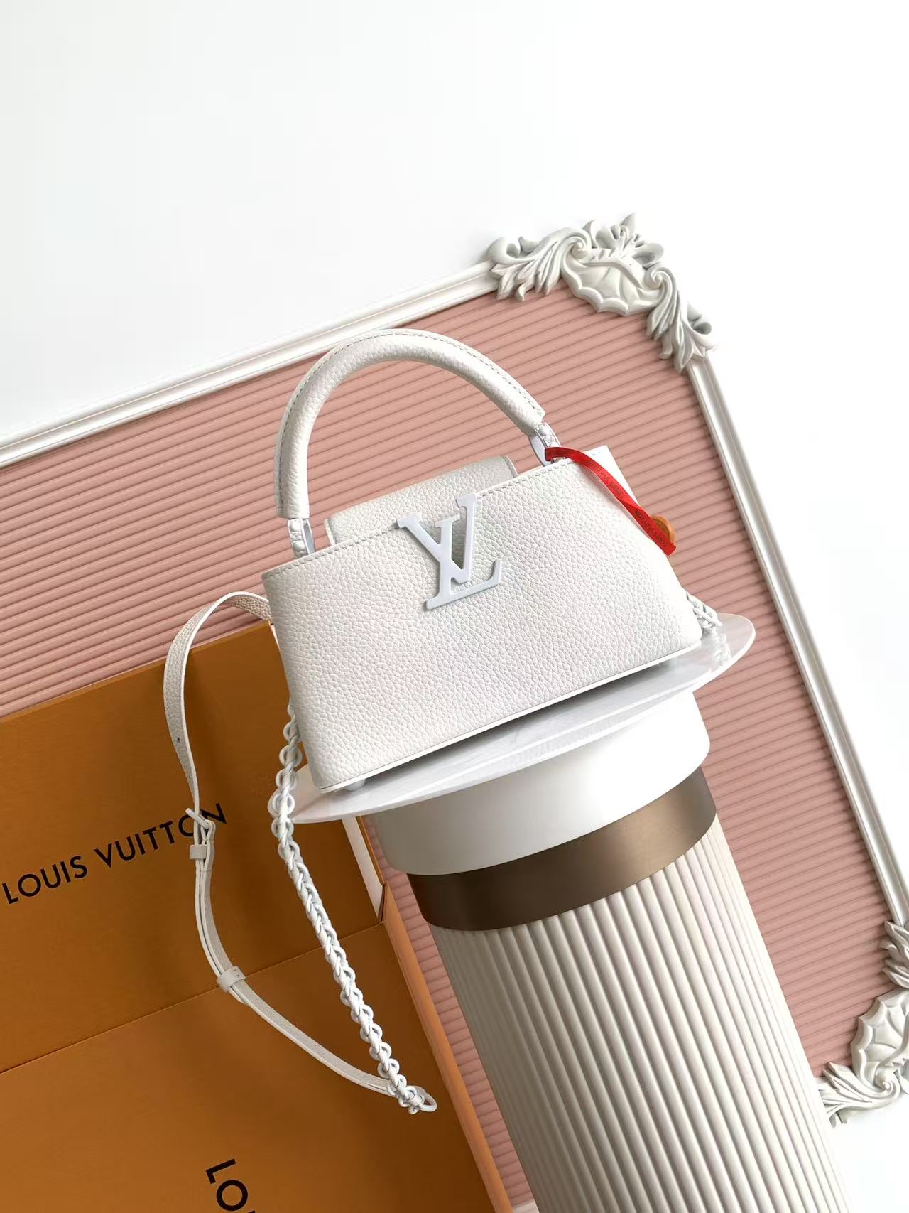 p930, versión con chip transcodificado [Cuero original súper premium 💋 M23956 tamaño mini blanco] Mini bolso CAPUCINES…