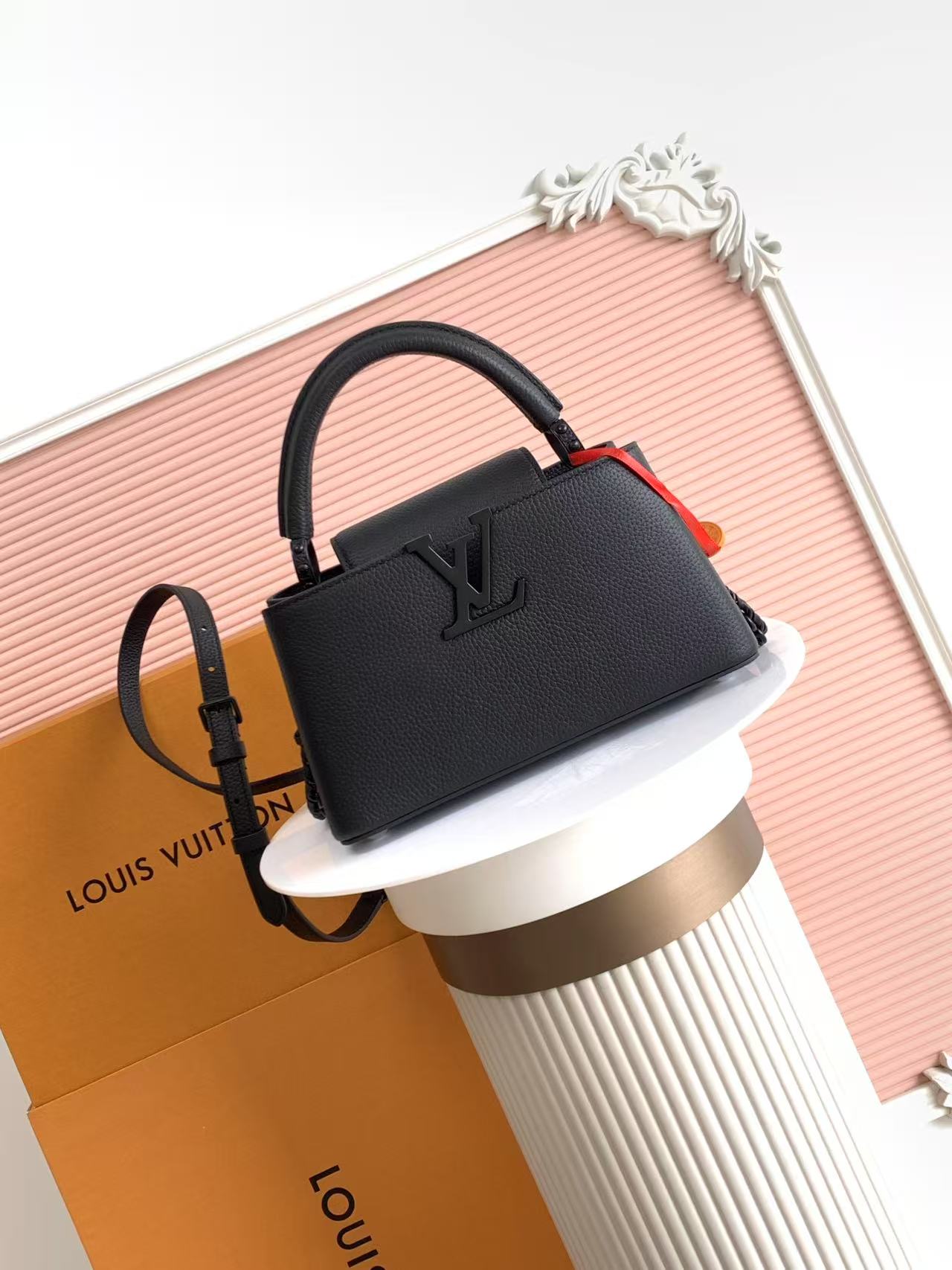 p930, versión con chip transcodificado [Cuero original súper premium 💋 M23955 tamaño mini negro] Mini bolso CAPUCINES …