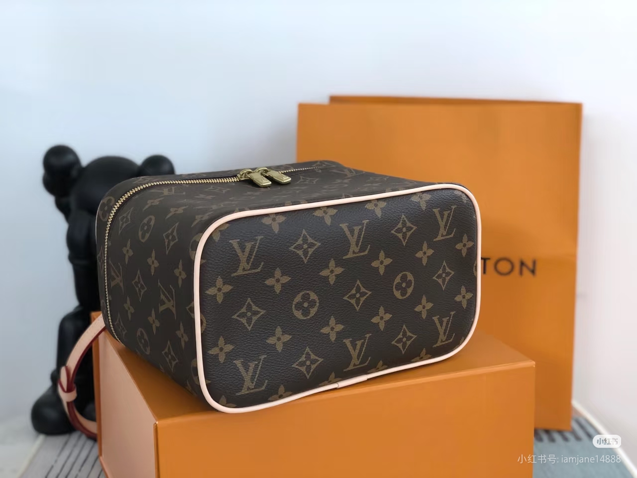 p410P Neceser original LV Nine BB tamaño grande M42265 🌱Este estilo está inspirado en el icónico neceser Nice. Este el…