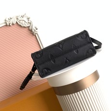 P M46993黑色 163芯片 顶级原单本款 OnTheGo BB 手袋为 Monogram Emp P M46993黑色 163芯片 顶级原单本款 OnTheGo BB 手袋为 Monogram Emp