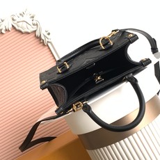 P M46993黑色 163芯片 顶级原单本款 OnTheGo BB 手袋为 Monogram Emp P M46993黑色 163芯片 顶级原单本款 OnTheGo BB 手袋为 Monogram Emp