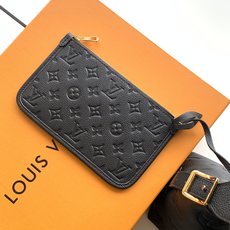 P顶级原单M46288黑 CarryAll 小号手袋取材 Mono gram Empreinte 压纹皮 P顶级原单M46288黑 CarryAll 小号手袋取材 Mono gram Empreinte 压纹皮