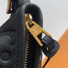 P顶级原单M46288黑 CarryAll 小号手袋取材 Mono gram Empreinte 压纹皮 P顶级原单M46288黑 CarryAll 小号手袋取材 Mono gram Empreinte 压纹皮