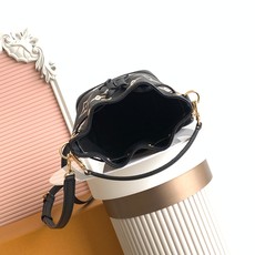P动态芯片 M46291黑丝印 顶级原单 本款 Nano Noé 手袋为 Monogram Empre P动态芯片 M46291黑丝印 顶级原单 本款 Nano Noé 手袋为 Monogram Empre