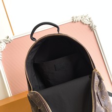 【动态芯片】M44874老花中号 顶级原单【独家背景实拍】本款 Palm Springs 中号双肩包为实 【动态芯片】M44874老花中号 顶级原单【独家背景实拍】本款 Palm Springs 中号双肩包为实
