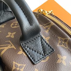 【动态芯片】M44874老花中号 顶级原单【独家背景实拍】本款 Palm Springs 中号双肩包为实 【动态芯片】M44874老花中号 顶级原单【独家背景实拍】本款 Palm Springs 中号双肩包为实