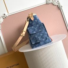 PM28287蓝色 M27623绿色 本款 Carryall Cargo 小号手袋出自 Denim Re PM28287蓝色 M27623绿色 本款 Carryall Cargo 小号手袋出自 Denim Re