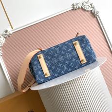 PM28287蓝色 M27623绿色 本款 Carryall Cargo 小号手袋出自 Denim Re PM28287蓝色 M27623绿色 本款 Carryall Cargo 小号手袋出自 Denim Re