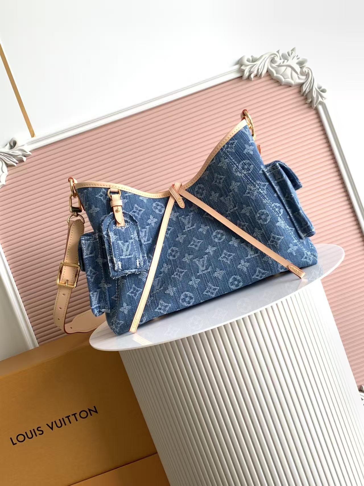 PM28287蓝色 M27623绿色 本款 Carryall Cargo 小号手袋出自 Denim Re
