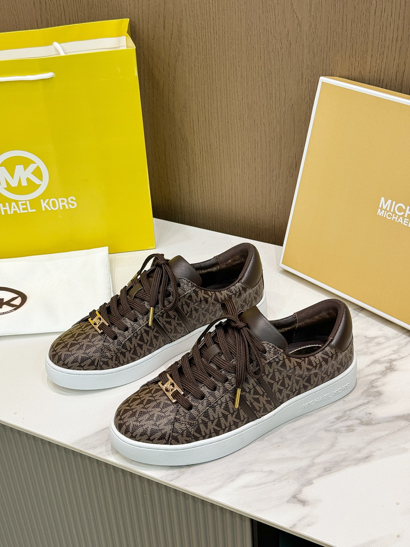 NO:414925,MK. Original fabric, sheepskin inner lining, sheepskin footbed, metal buckle., size 36-41:, casual shoes/sports shoes, sneakers, sheepskin19860909MK . 原版面料,羊皮内里,羊皮垫脚,金属扣.,码数36-41 :,休闲鞋/运动鞋,sneakers,sheepskin,Women's Shoes