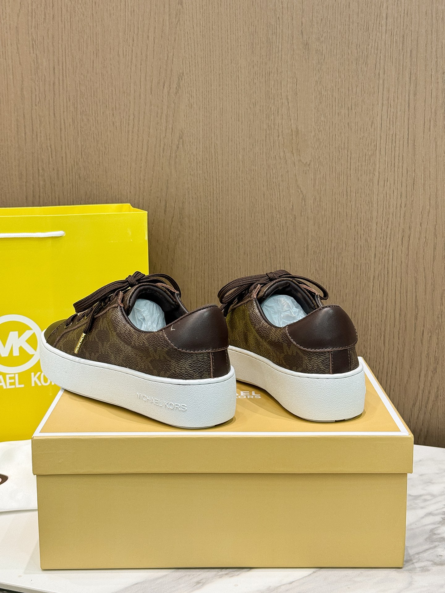 NO:414938,MK. Original fabric, sheepskin inner lining, sheepskin footbed, metal buckle., size 36-41:, casual shoes/sports shoes, sneakers, sheepskin19860909MK . 原版面料,羊皮内里,羊皮垫脚,金属扣.,码数36-41 :,休闲鞋/运动鞋,sneakers,sheepskin,Women's Shoes