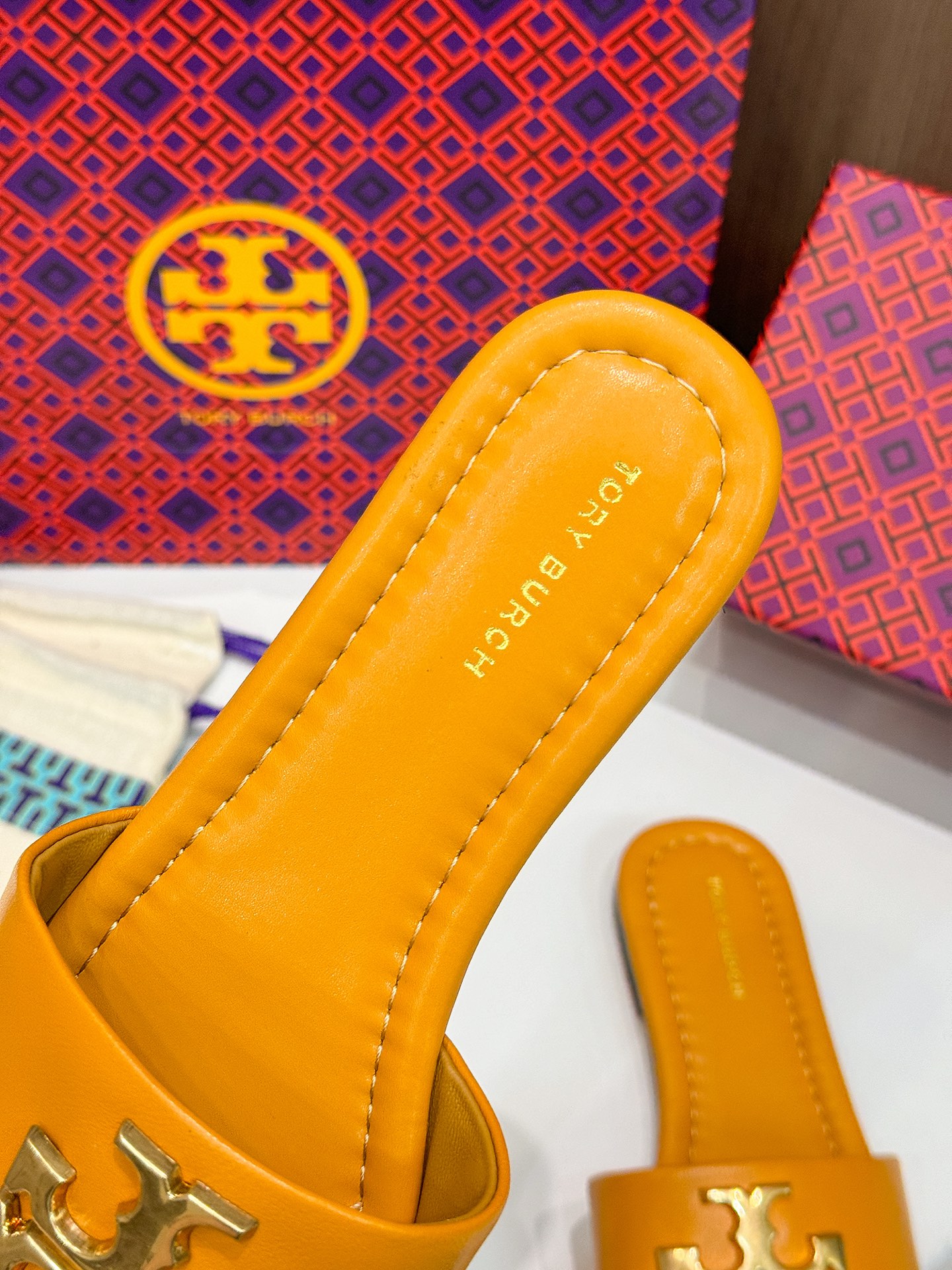 Tory Burch: Comfortable Flat-Bed Slippers for Foreign Trade Orders with Premium Materials. - 图片 9