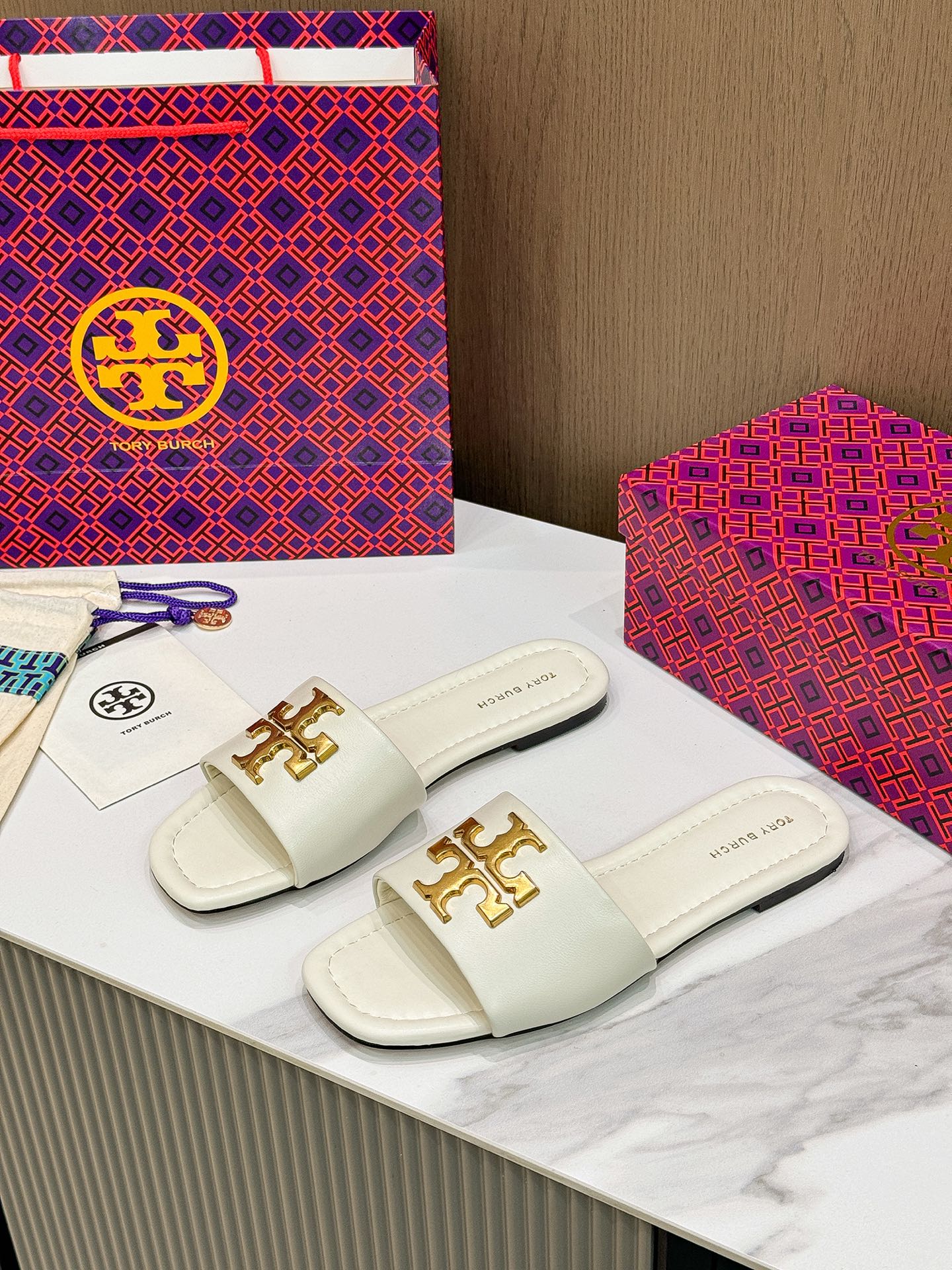 Tory Burch: Cozy Flat-Bed Slippers with Sheep Skin Lining for Trade Orders