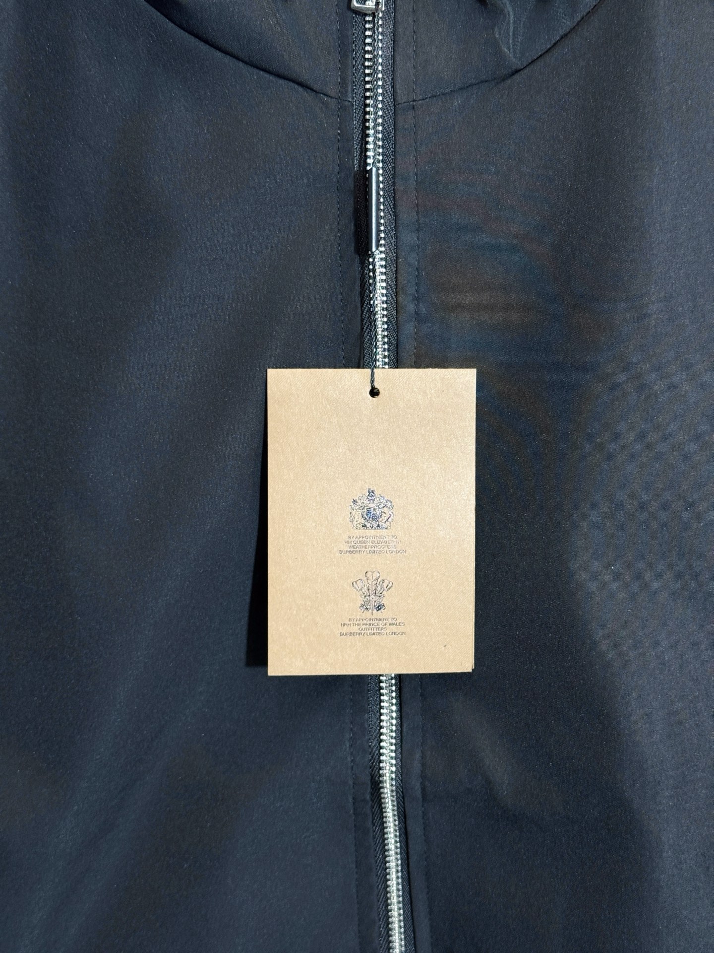 Chaqueta Casual con Capucha Burberry Blanca para Hombre, Color Negro 8 i1756650236713 7781 0 6