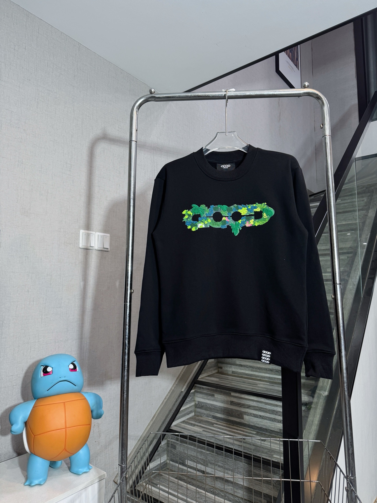 Men's Crewneck Sweatshirt with Green Plant Embroidery - Soft & Comfortable