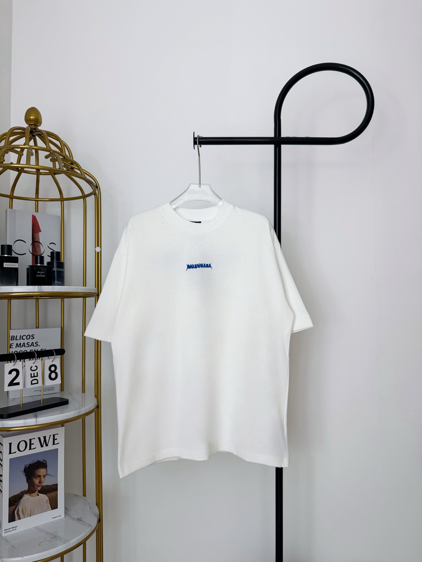 Número de modelo P85: HE199 Balenciaga - Mangas cortas con letras minúsculas en llamas delanteras y traseras de Balenci…