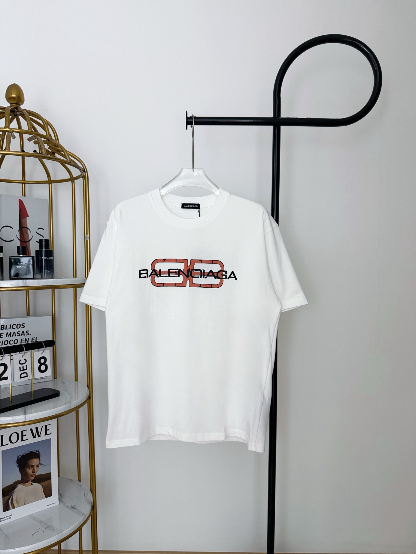 P65 número de modelo: HE203 Balenciaga - Letra con cierre en el pecho Balenciaga, cuello redondo, manga corta. La tela …