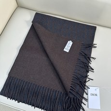 Dior迪奥 Oblique 经典老花流苏围巾,双面设计,一面满印Oblique老花,一面纯色,两端带有编织流苏 • 1 Dior迪奥 Oblique 经典老花流苏围巾,双面设计,一面满印Oblique老花,一面纯色,两端带有编织流苏 • 1