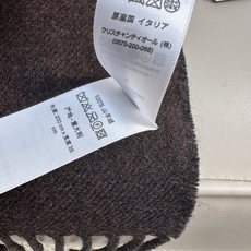 Dior迪奥 Oblique 经典老花流苏围巾,双面设计,一面满印Oblique老花,一面纯色,两端带有编织流苏 • 1 Dior迪奥 Oblique 经典老花流苏围巾,双面设计,一面满印Oblique老花,一面纯色,两端带有编织流苏 • 1