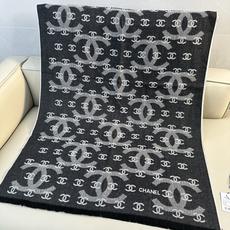 CHANEL秋冬系列双面提花大披肩 约70×200cm可做围巾、披肩两用 66%羊毛10%羊绒24%桑蚕丝,厚实软糯,保 CHANEL秋冬系列双面提花大披肩 约70×200cm可做围巾、披肩两用 66%羊毛10%羊绒24%桑蚕丝,厚实软糯,保