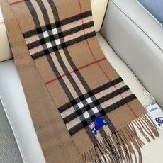 Burberry博柏利 双面蓝战马刺绣经典格纹羊绒围巾100%羊绒,手感软糯轻盈,保暖度优秀 约180×30cm,经典长 Burberry博柏利 双面蓝战马刺绣经典格纹羊绒围巾100%羊绒,手感软糯轻盈,保暖度优秀 约180×30cm,经典长