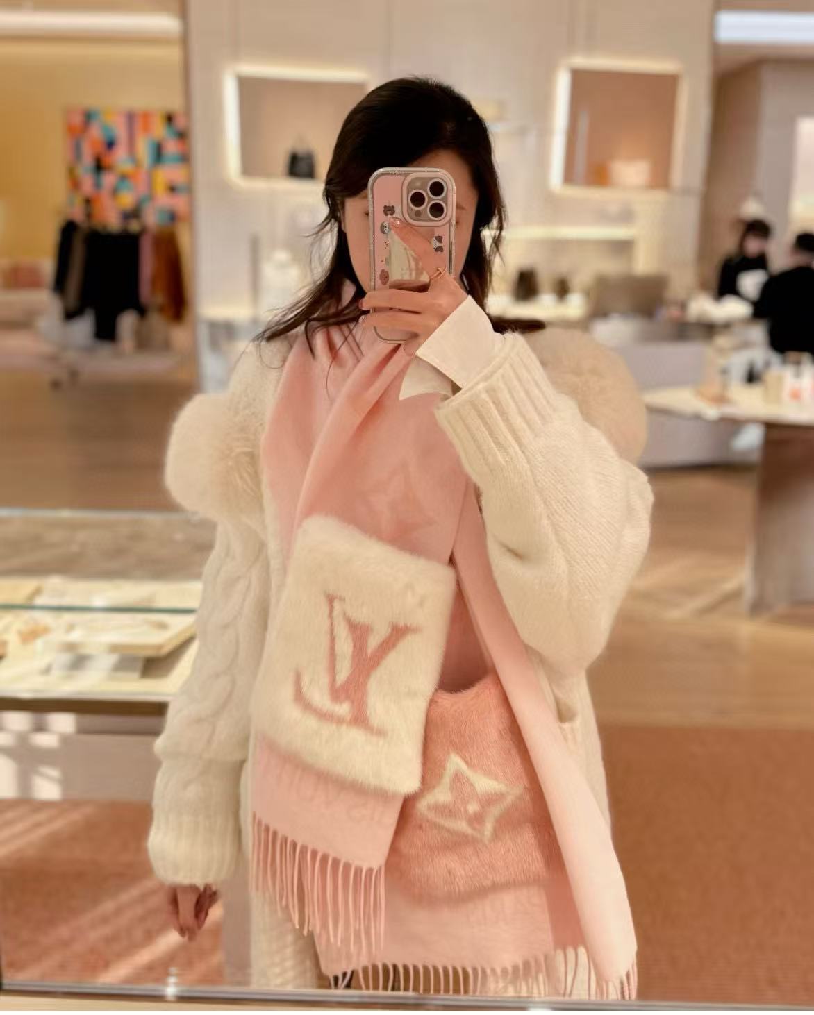 Louis Vuitton Cold Reykjavik Pink Cashmere Scarf With Mink Pockets