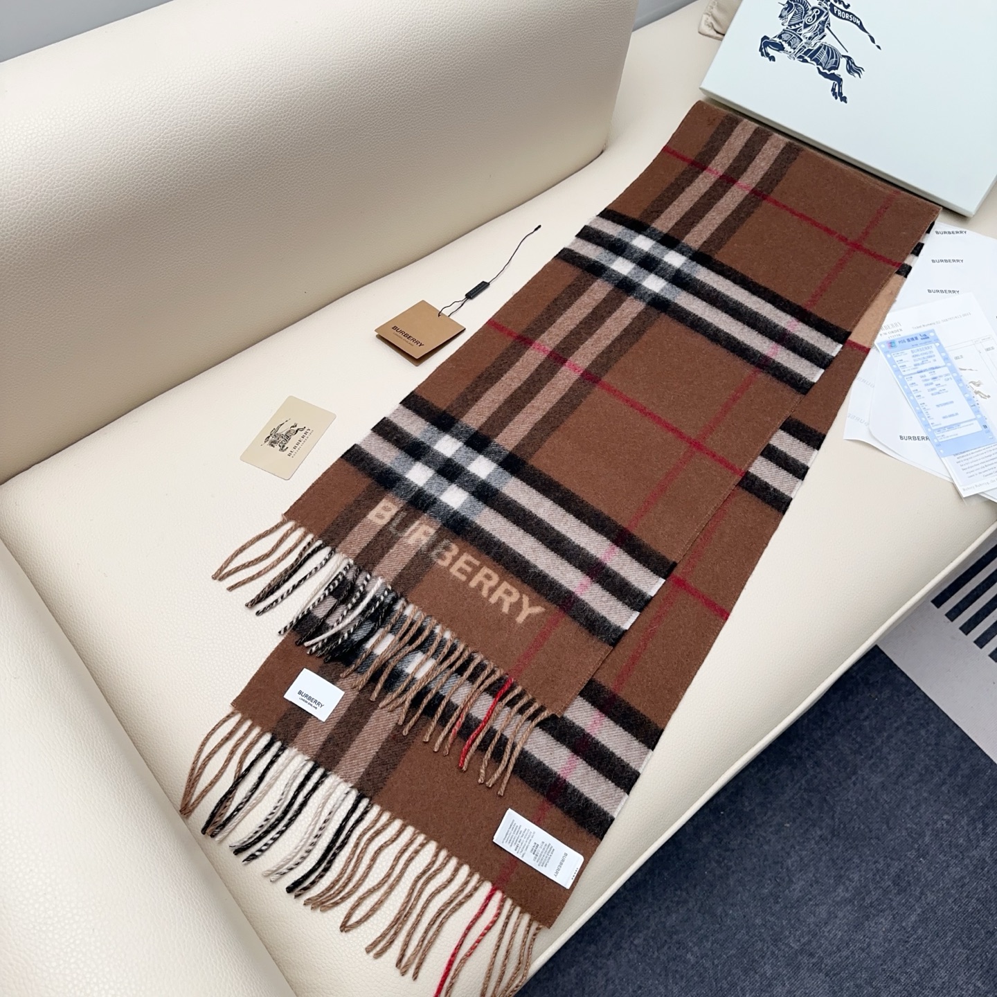 burberry scarf 𝐁𝐔𝐑𝐁𝐄𝐑𝐑𝐘Contrast plaid (caramel + camel) — photo 5