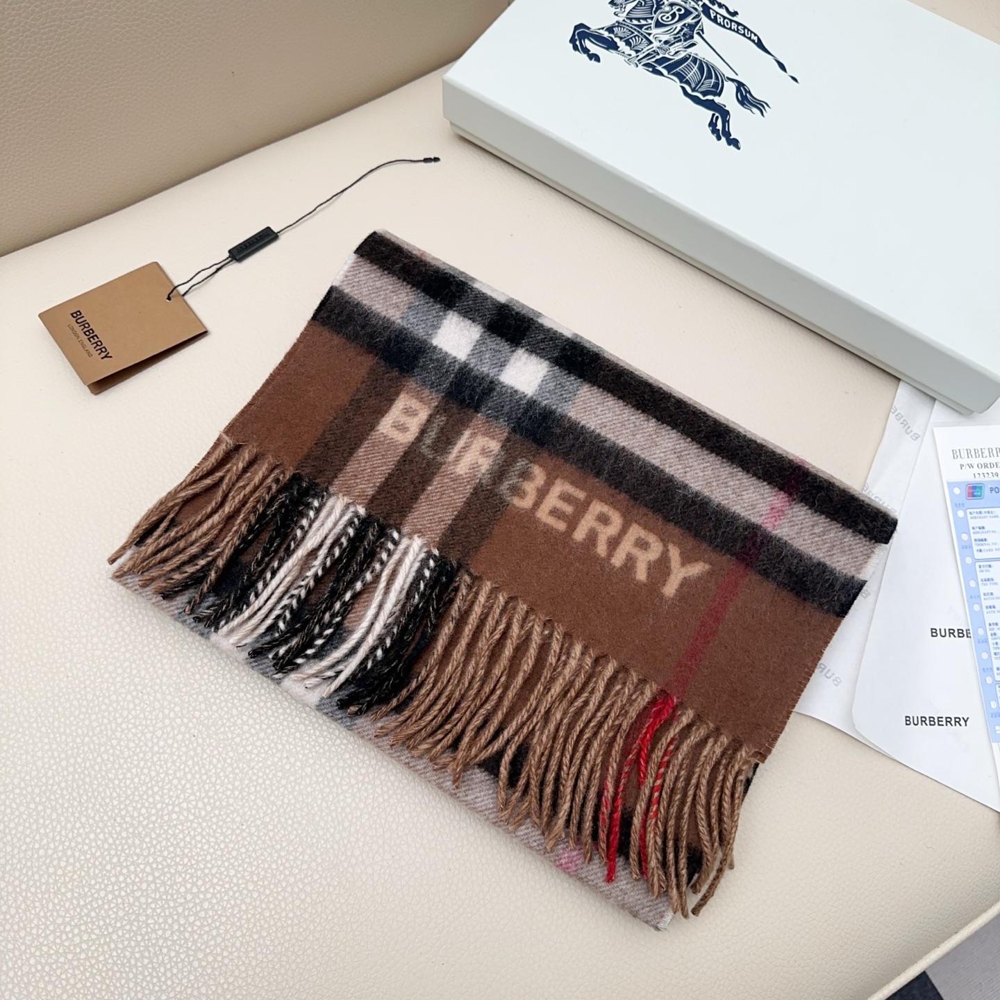 burberry scarf 𝐁𝐔𝐑𝐁𝐄𝐑𝐑𝐘Contrast plaid (caramel + camel)