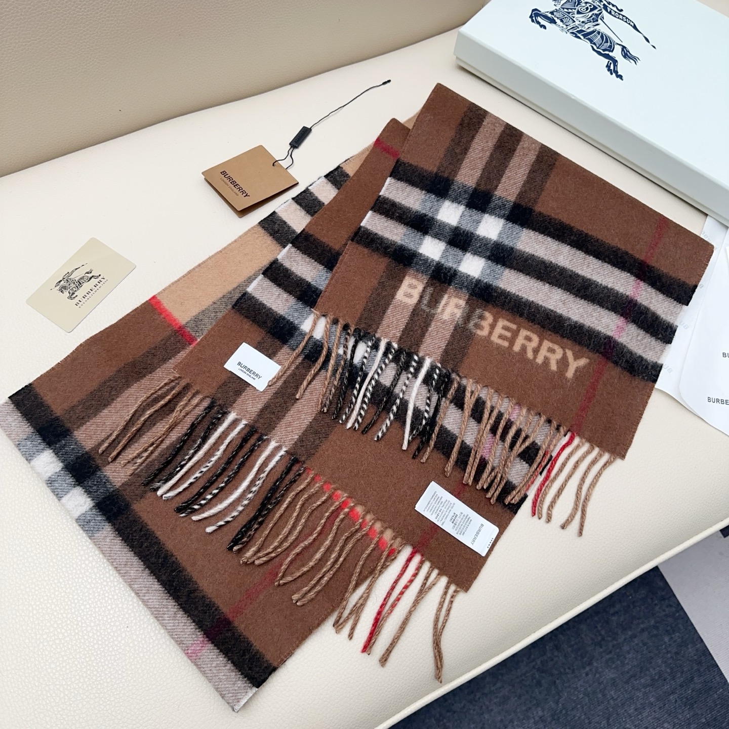 burberry scarf 𝐁𝐔𝐑𝐁𝐄𝐑𝐑𝐘Contrast plaid (caramel + camel) — photo 4
