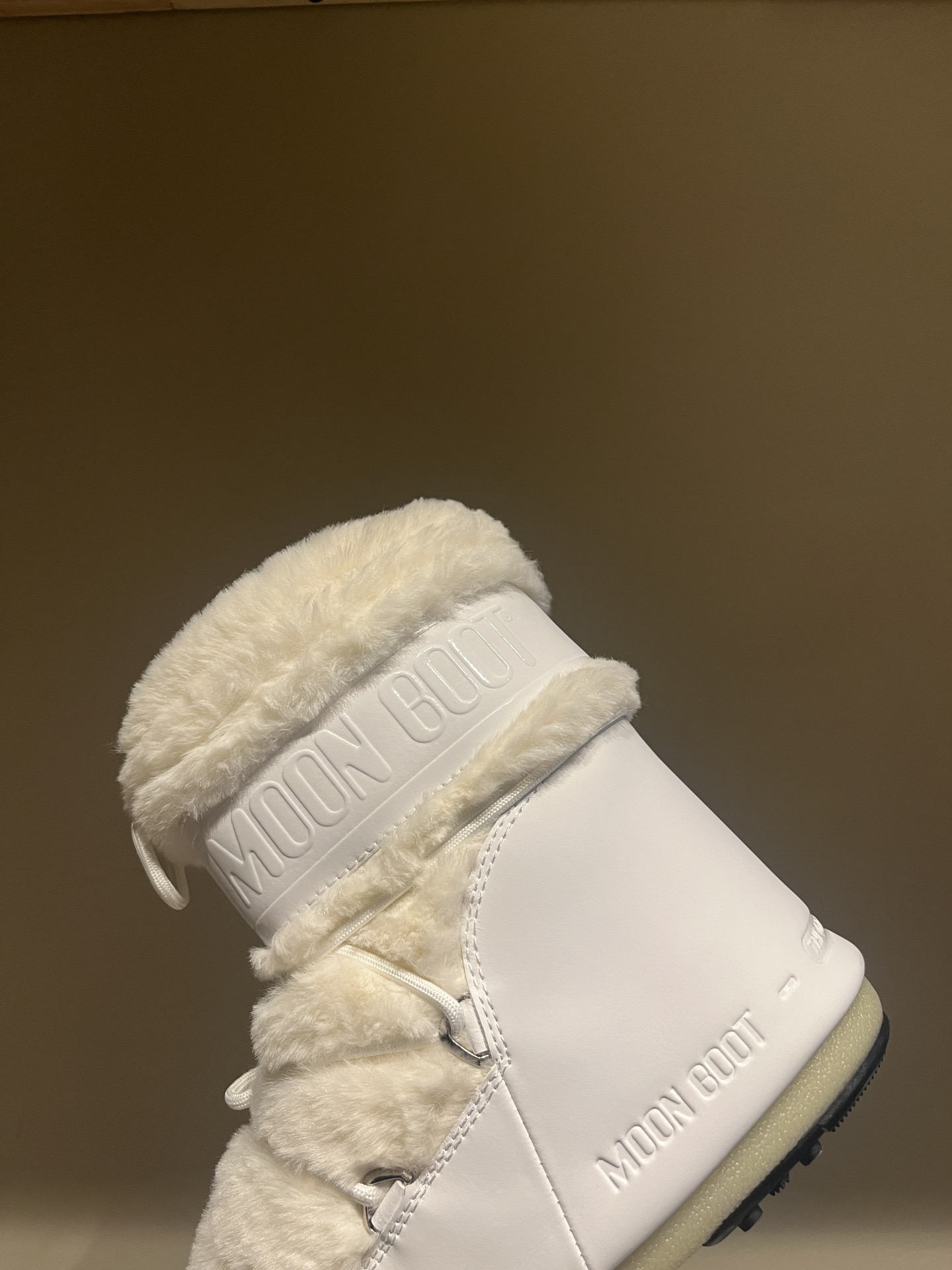 Fashion Resurgence: Moon Boots Taking Over UGG in Top Edition 925 - 图片 8
