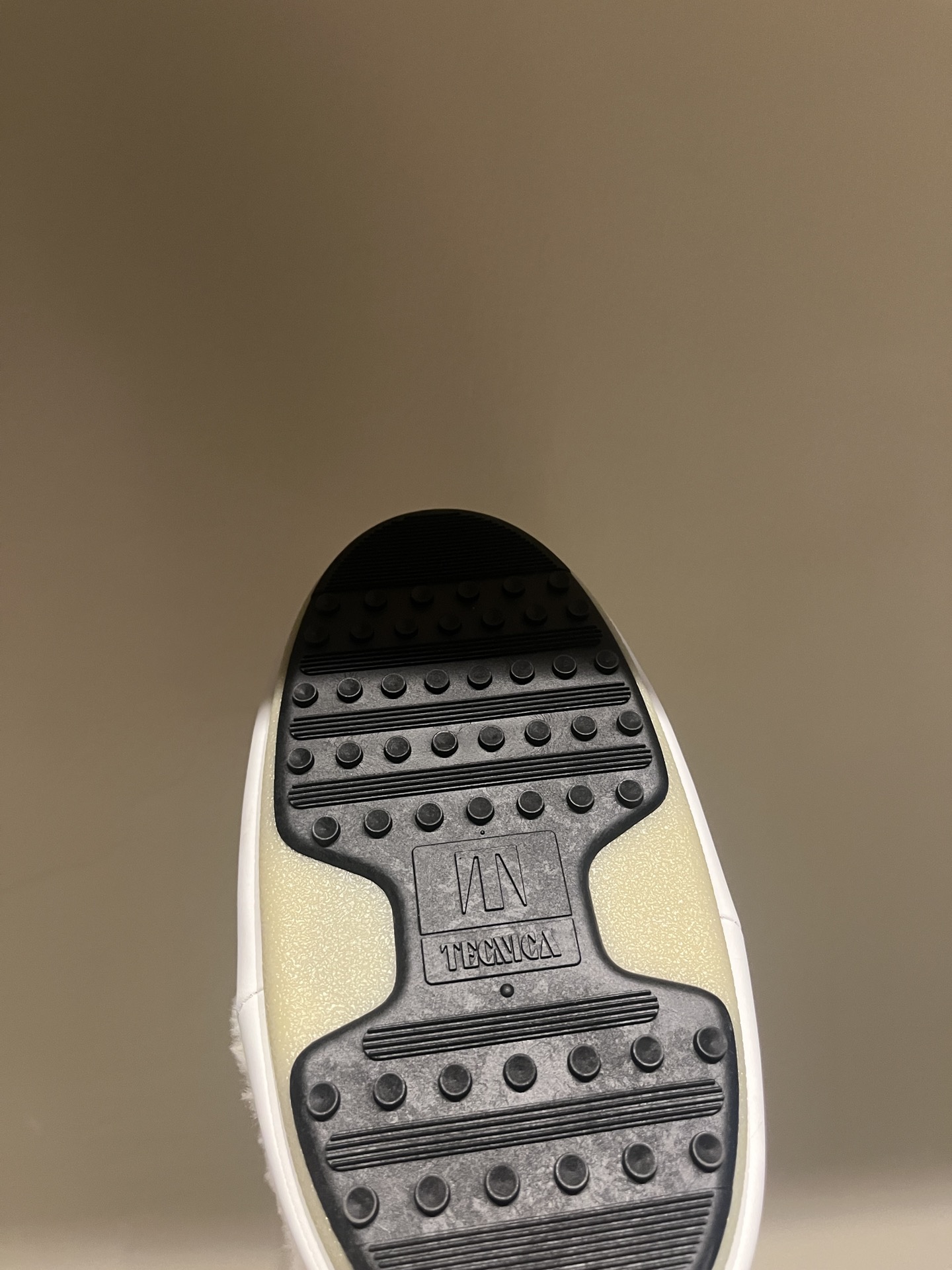 Fashion Resurgence: Moon Boots Taking Over UGG in Top Edition 925 - 图片 9